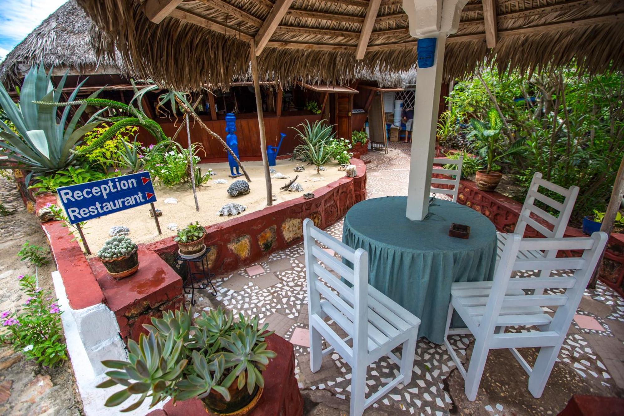 Chez Maggie Hotel & Restaurant Morondava Exteriér fotografie