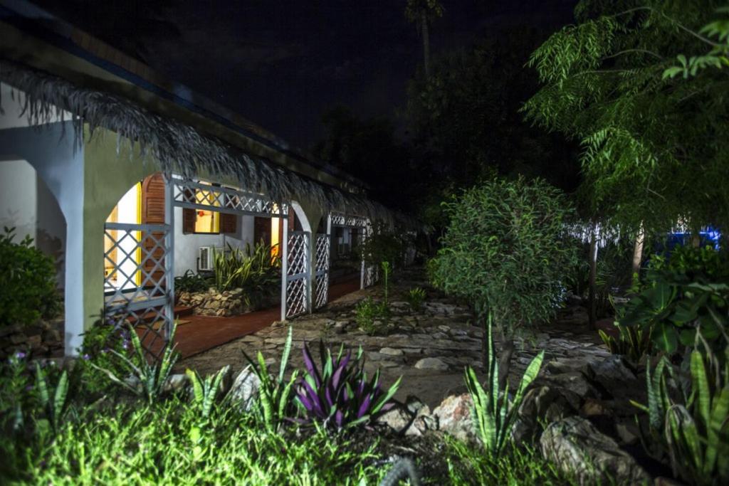 Chez Maggie Hotel & Restaurant Morondava Exteriér fotografie